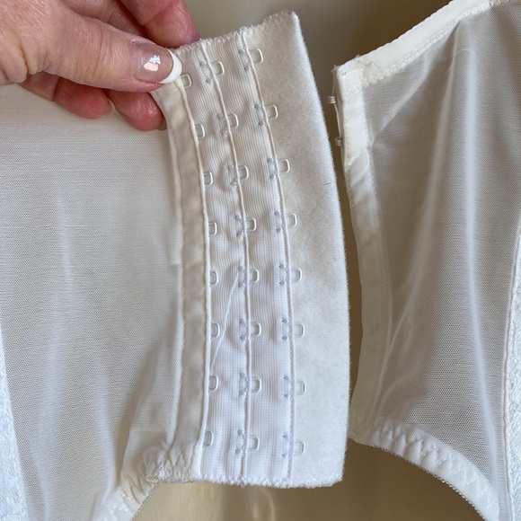 Bra/Bustier with removable straps and garters! EUC - Picture 8 of 9